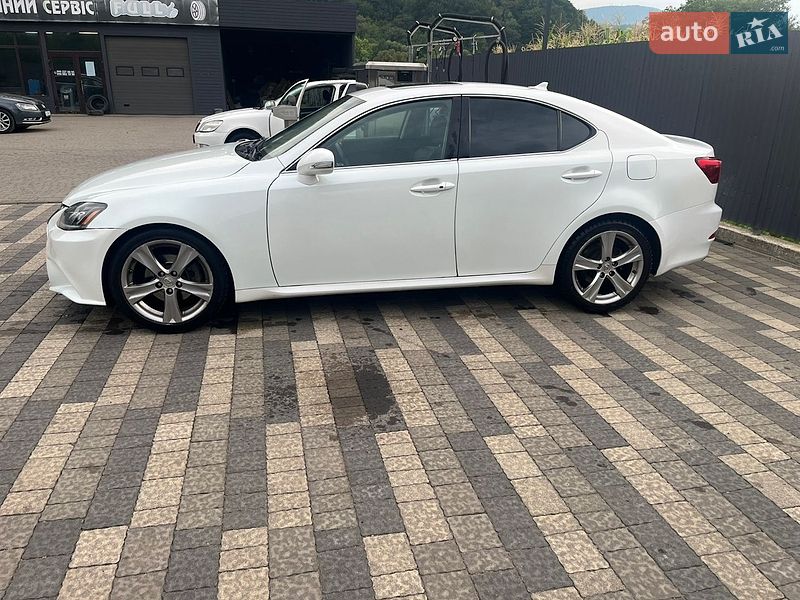 Седан Lexus IS 2010 в Сваляві