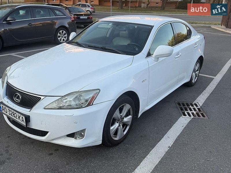 Седан Lexus IS 2005 в Ужгороді