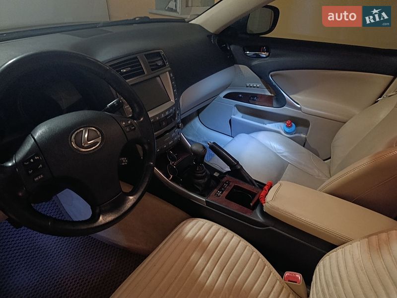 Седан Lexus IS 2008 в Киеве