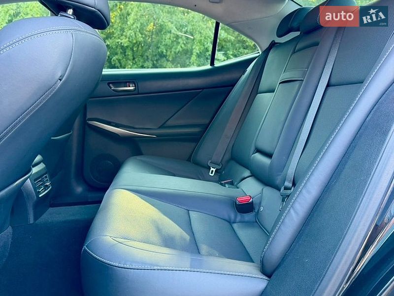 Седан Lexus IS 2020 в Ужгороде