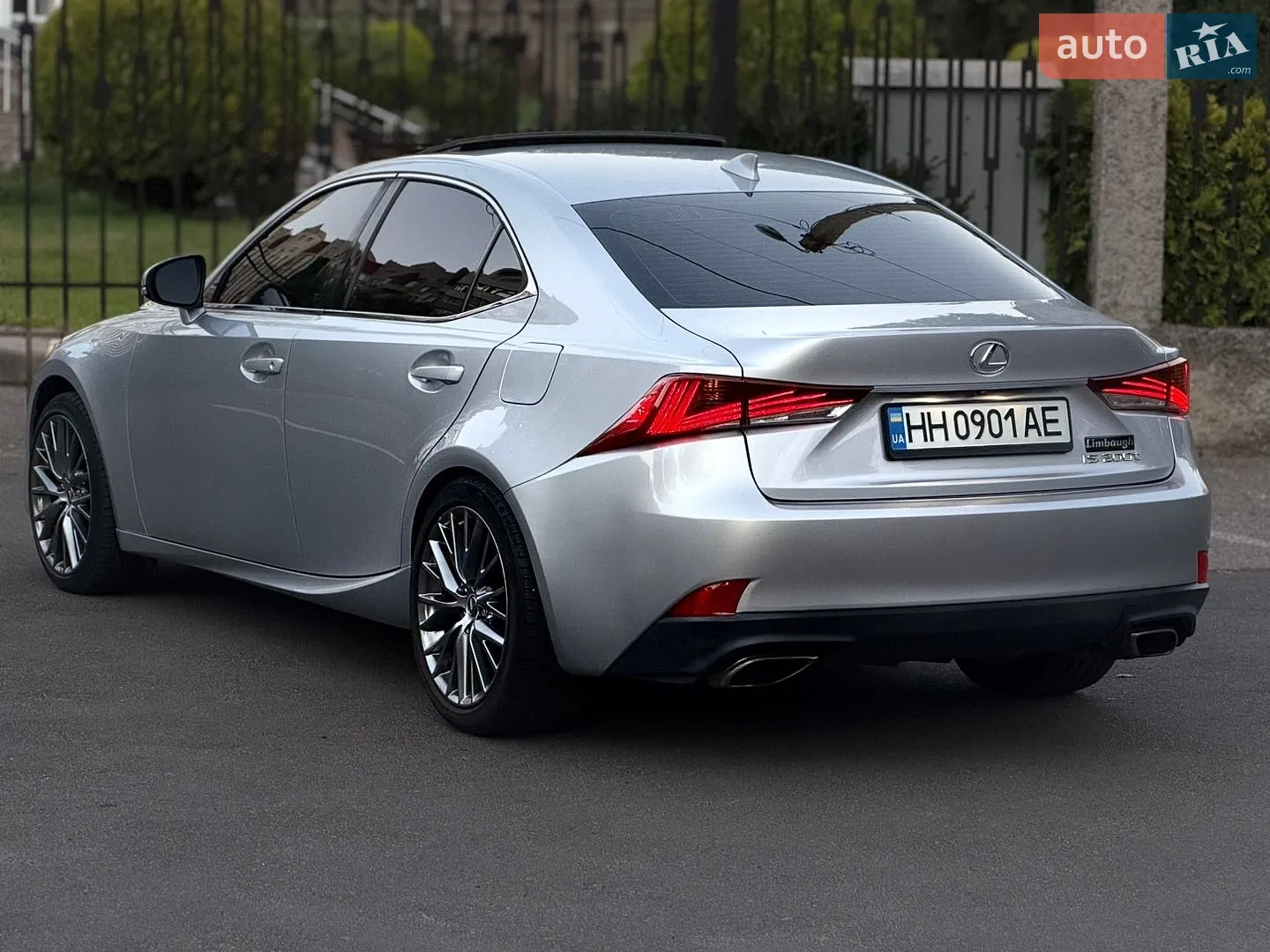 2017 Lexus IS - мініатюра 5