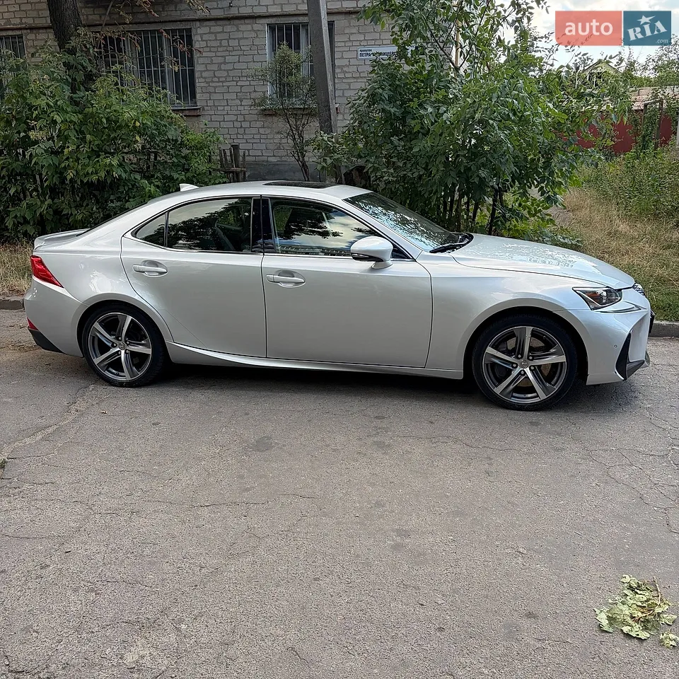 2017 Lexus IS - мініатюра 33