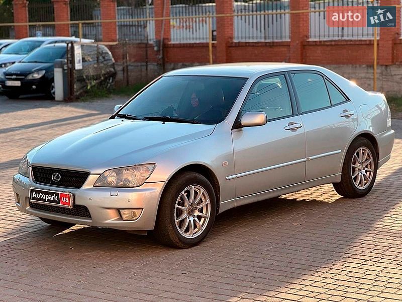 Lexus IS 2003