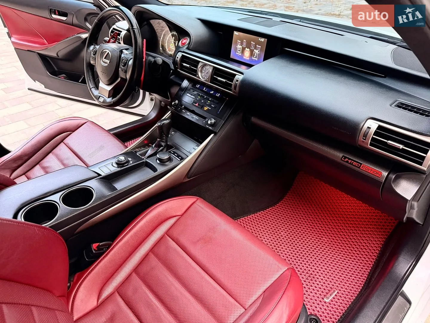 2015 Lexus IS - мініатюра 16