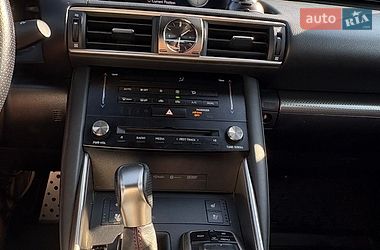 Седан Lexus IS 2017 в Львове