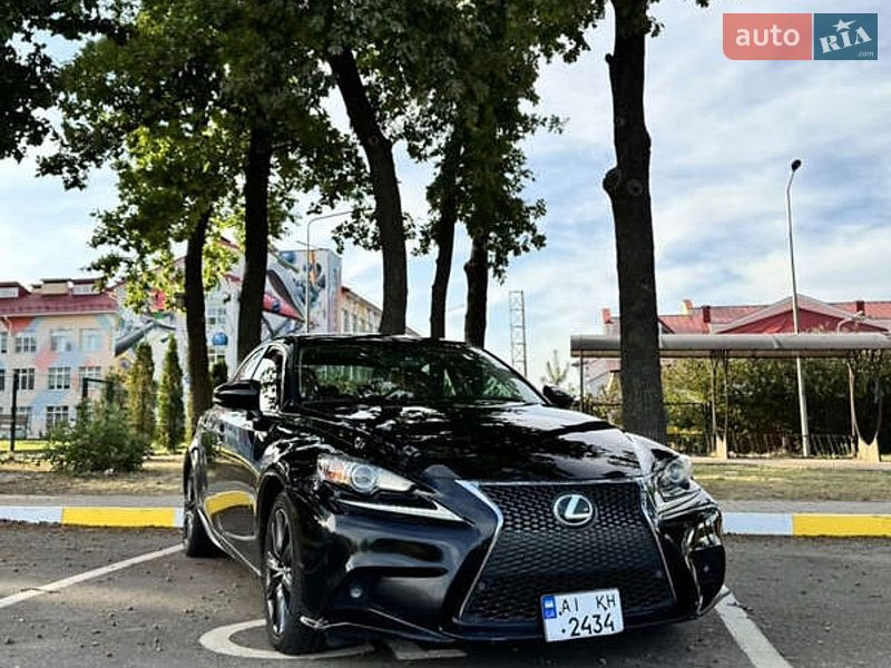 Седан Lexus IS 2015 в Києві