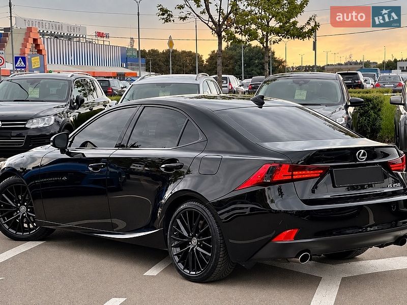 Седан Lexus IS 2014 в Києві