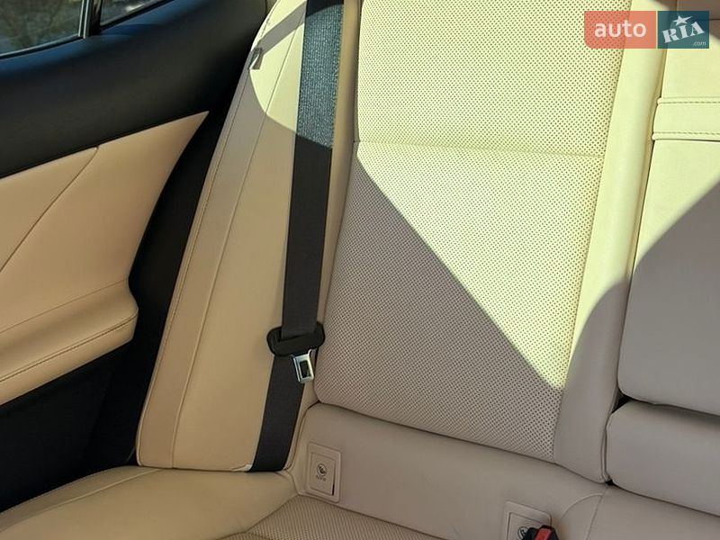 Седан Lexus IS 2015 в Одессе