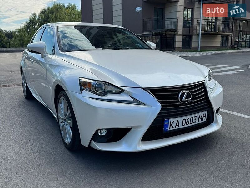 Седан Lexus IS 2015 в Киеве