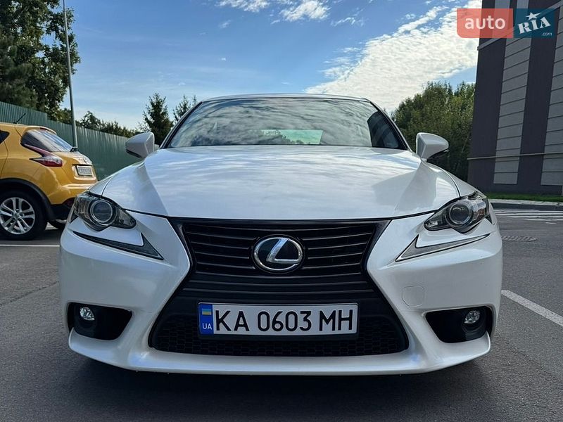 Седан Lexus IS 2015 в Киеве