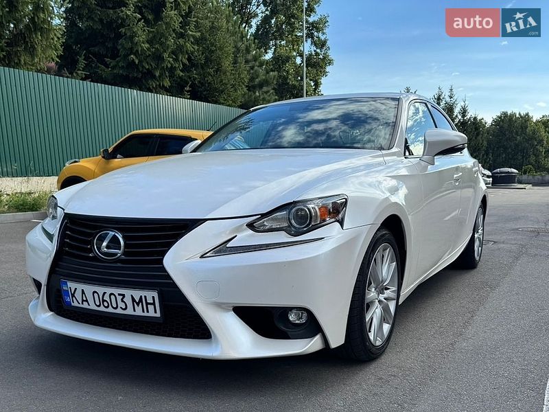Седан Lexus IS 2015 в Киеве