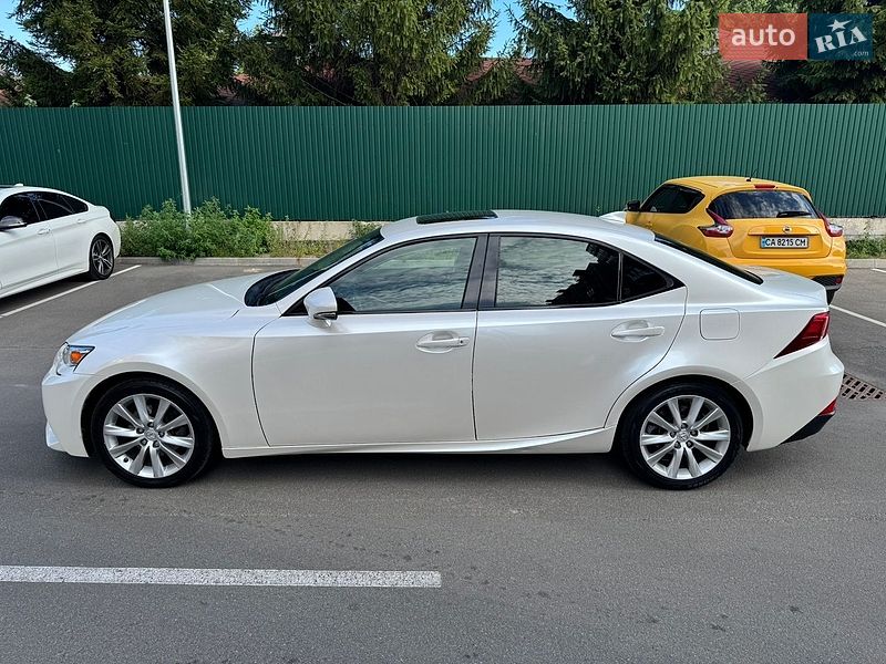 Седан Lexus IS 2015 в Киеве