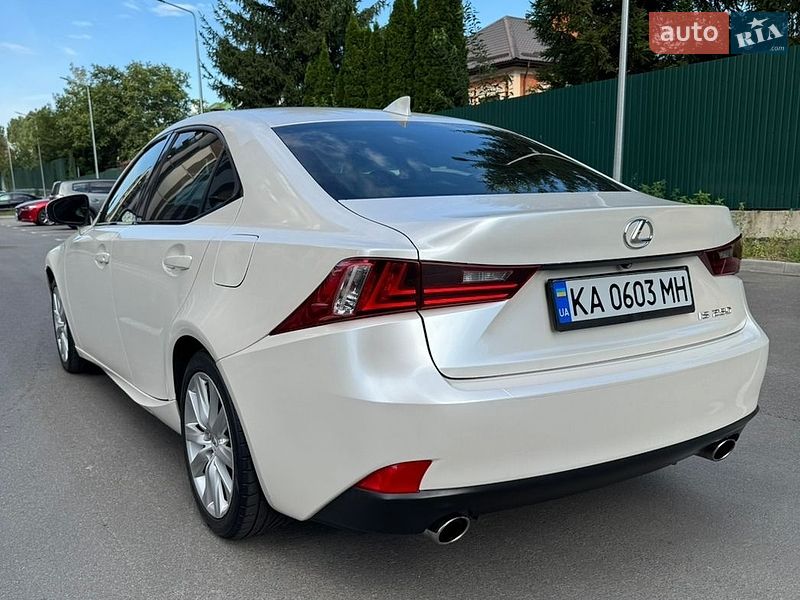 Седан Lexus IS 2015 в Киеве