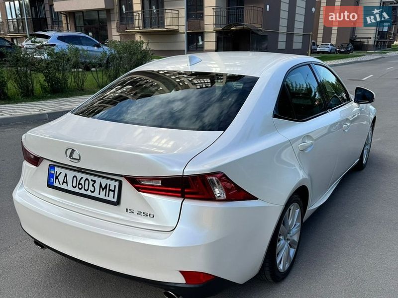 Седан Lexus IS 2015 в Киеве