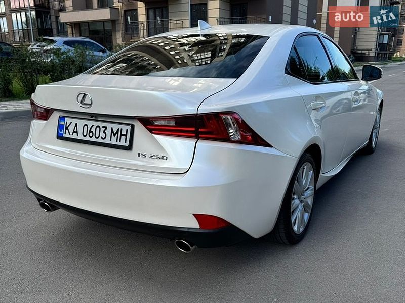 Седан Lexus IS 2015 в Киеве
