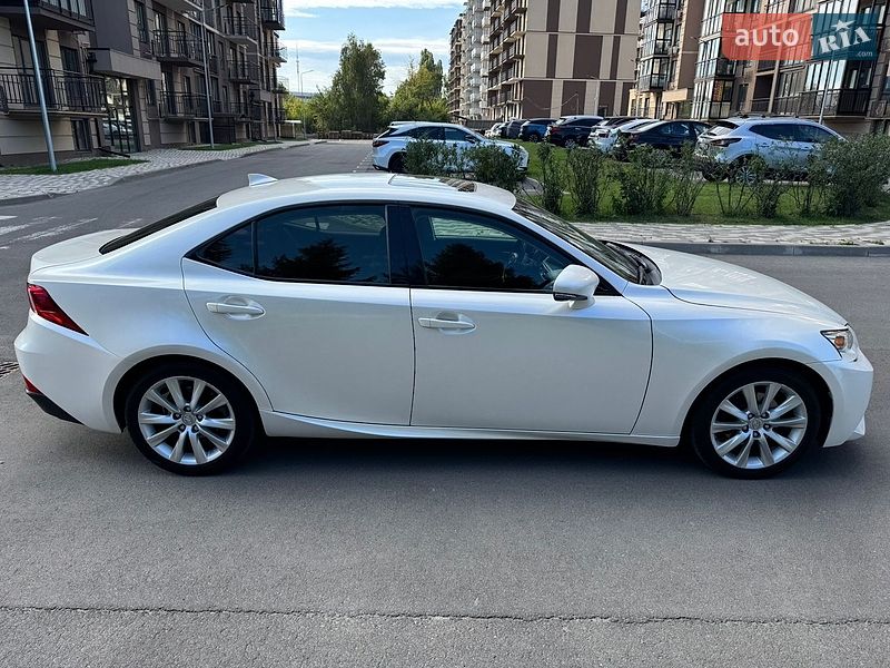 Седан Lexus IS 2015 в Киеве