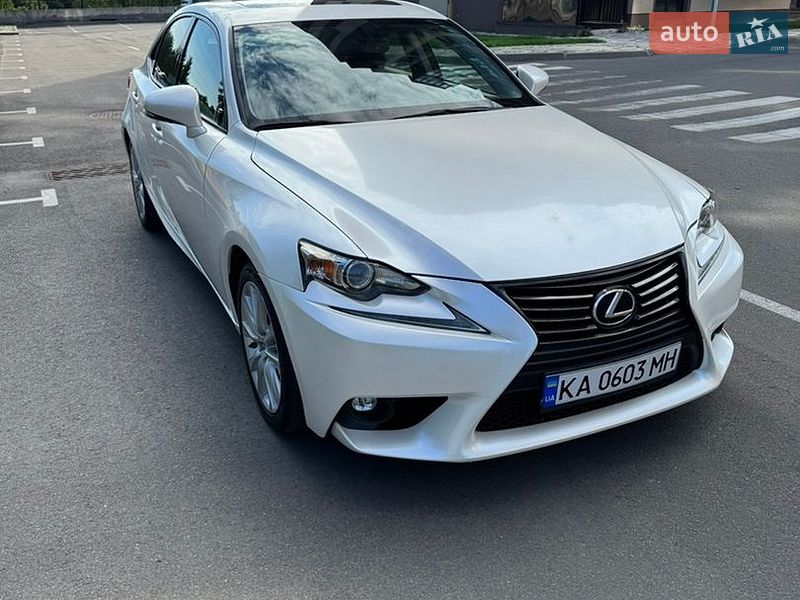 Седан Lexus IS 2015 в Киеве