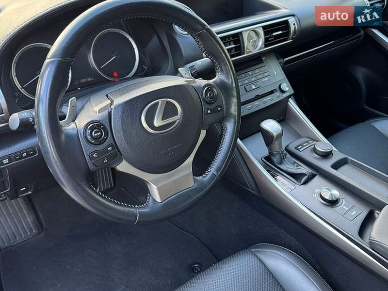Седан Lexus IS 2015 в Киеве