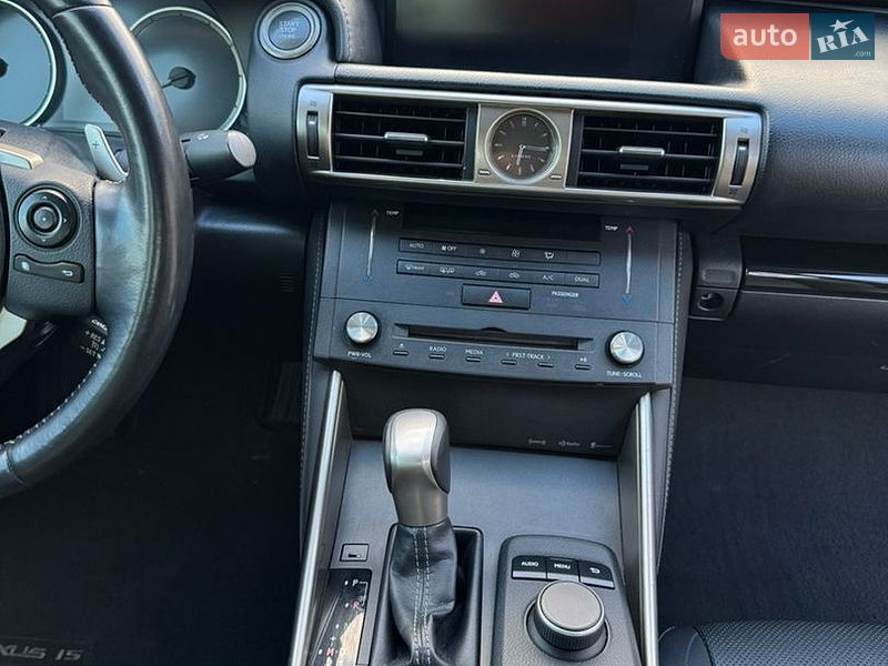 Седан Lexus IS 2015 в Киеве