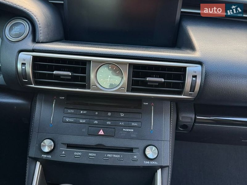 Седан Lexus IS 2015 в Киеве