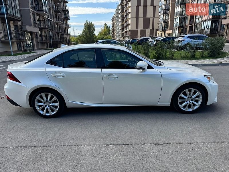 Седан Lexus IS 2015 в Киеве