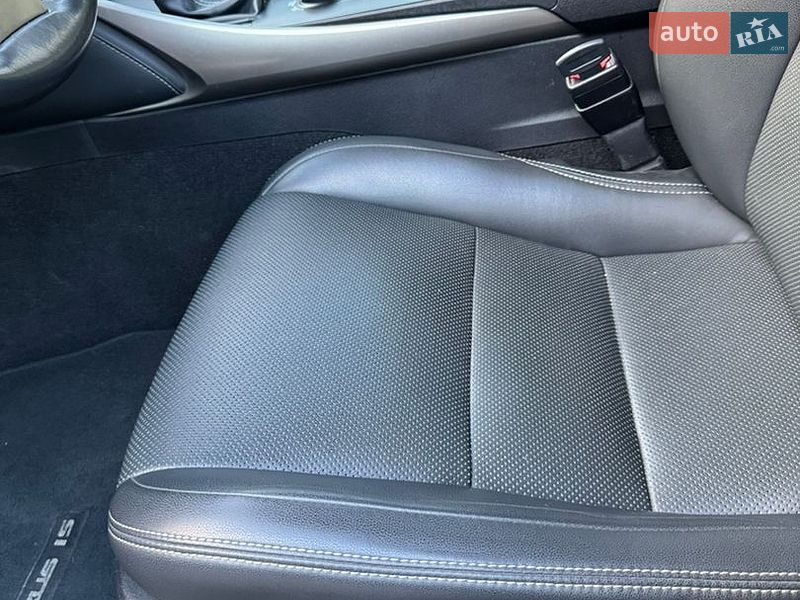 Седан Lexus IS 2015 в Киеве
