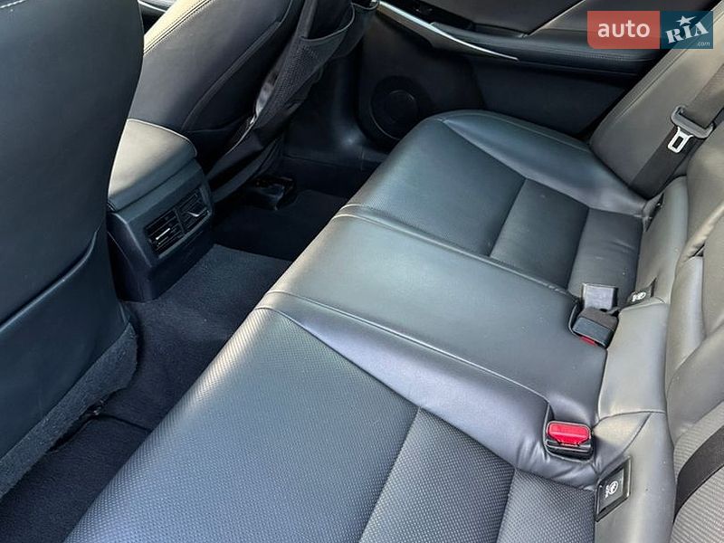 Седан Lexus IS 2015 в Киеве