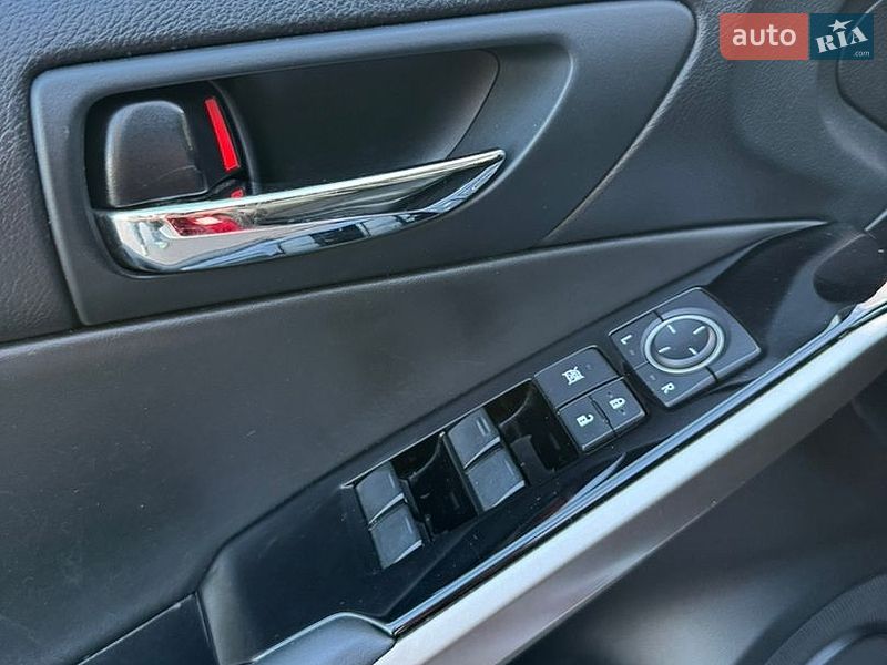 Седан Lexus IS 2015 в Киеве