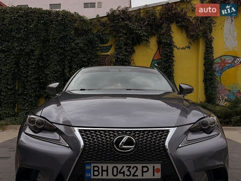 Седан Lexus IS 2015 в Измаиле