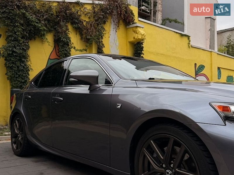 Седан Lexus IS 2015 в Измаиле