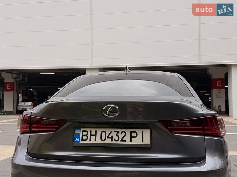 Седан Lexus IS 2015 в Измаиле