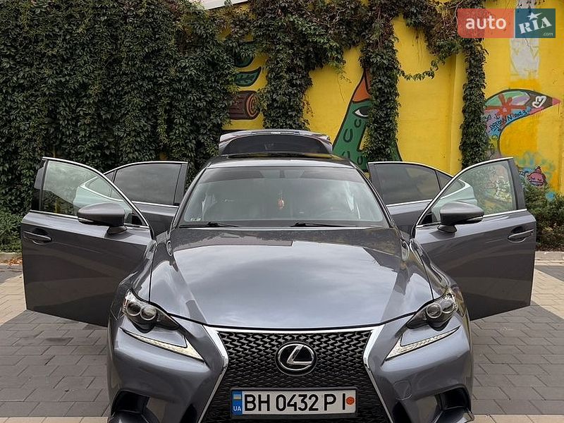 Седан Lexus IS 2015 в Измаиле