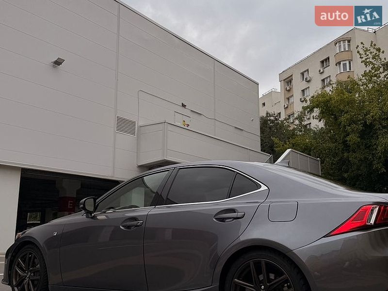 Седан Lexus IS 2015 в Измаиле