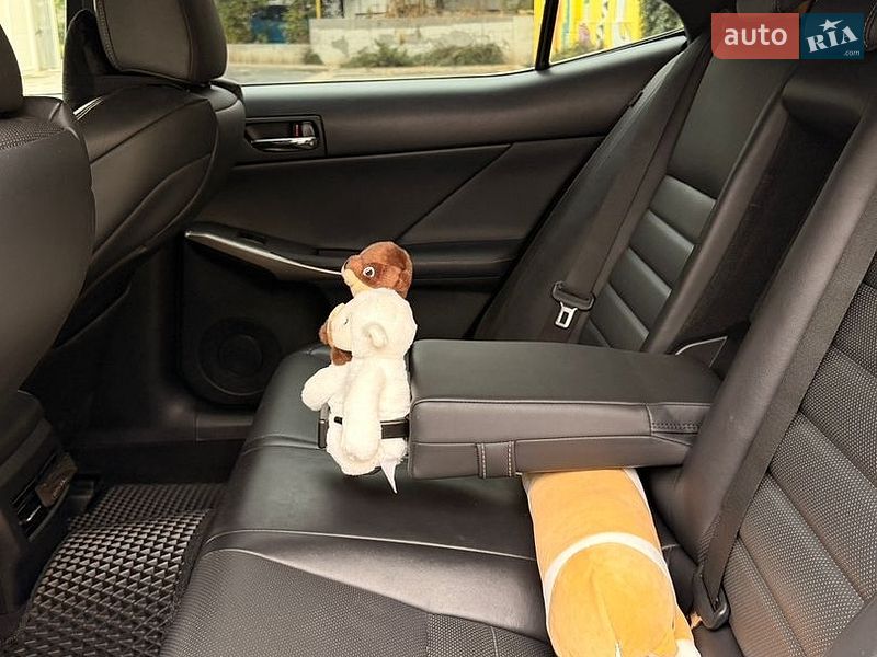 Седан Lexus IS 2015 в Измаиле