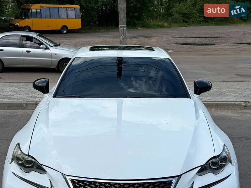 Lexus IS
