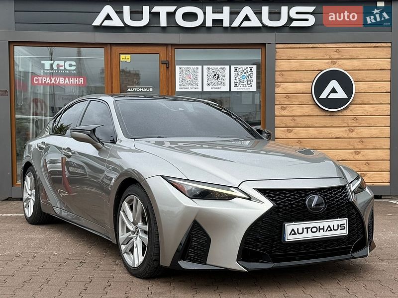 Lexus IS 2021