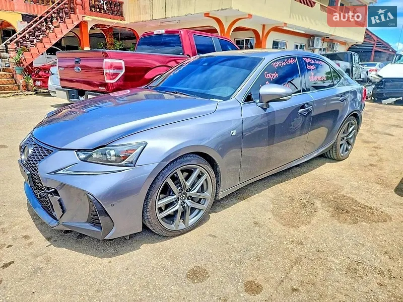 Lexus IS 2018
