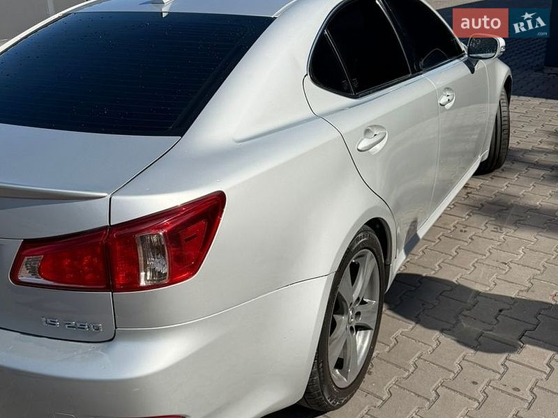 Lexus IS 2011