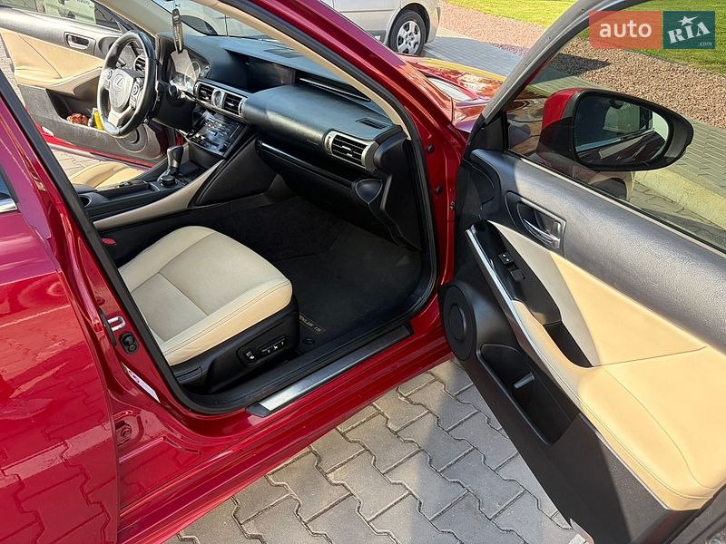 Седан Lexus IS 2013 в Луцьку