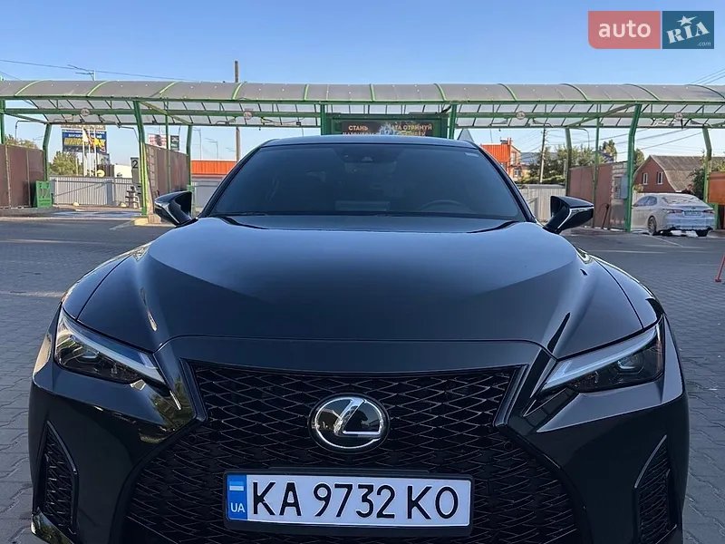 Lexus IS 2021