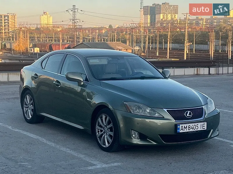 Lexus IS