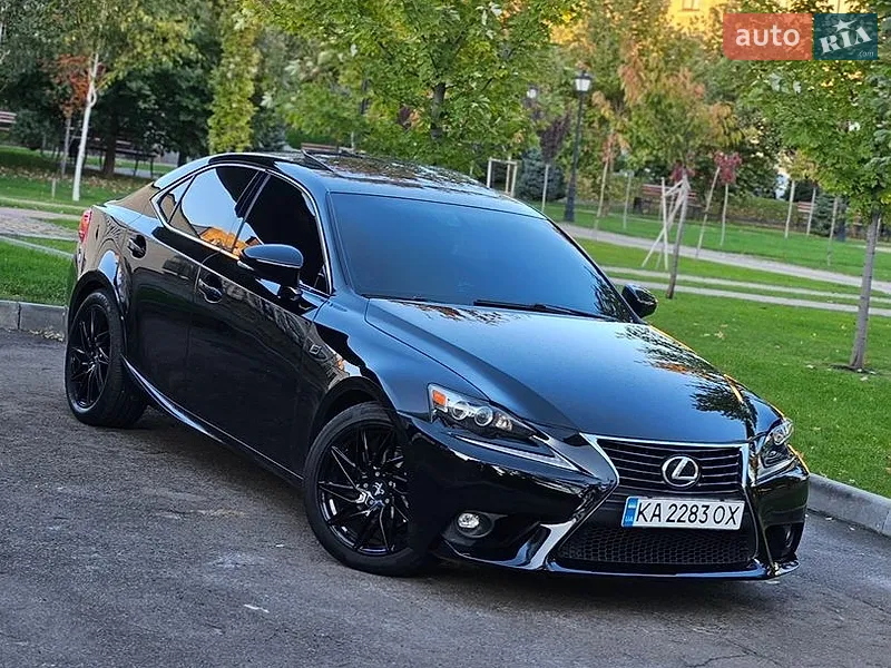 Lexus IS