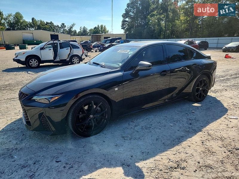 Lexus IS 2024