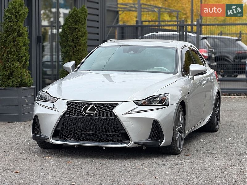 Lexus IS 2020