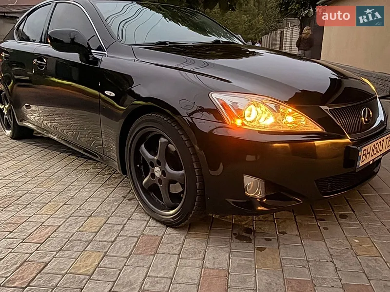 Lexus IS