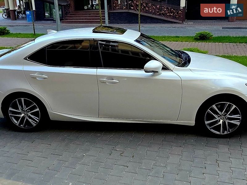 Седан Lexus IS 2017 в Києві