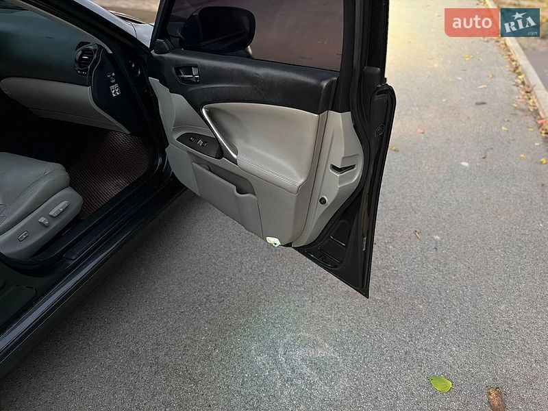 Седан Lexus IS 2006 в Чернигове