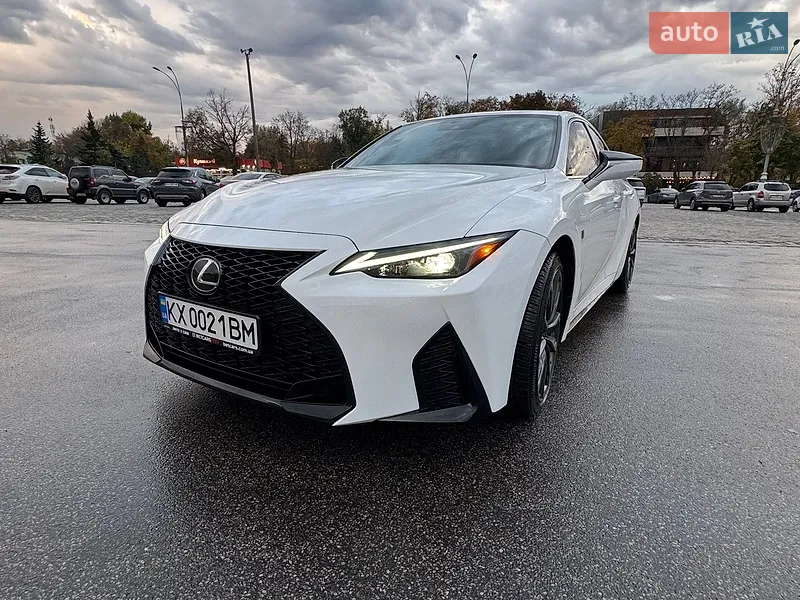 Lexus IS