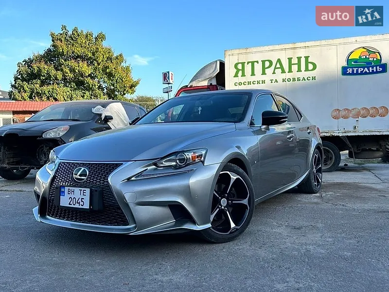 Lexus IS