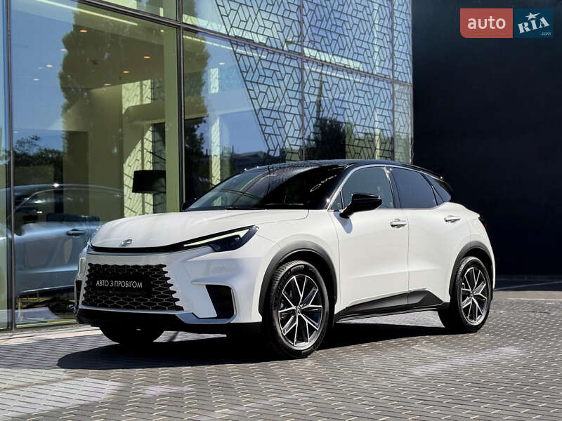 Lexus LBX 2023